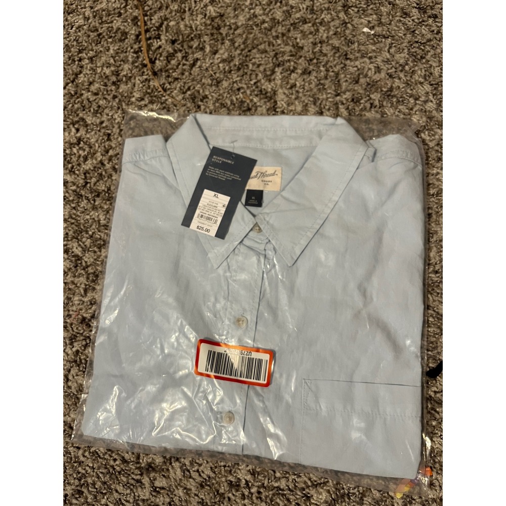 Universal Thread Womens XL Light Blue Button Down Long Sleeve Shirt NWT